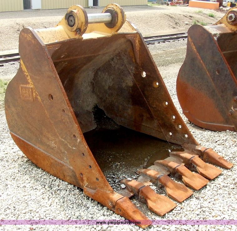 image for item 5982 Caterpillar 4' excavator bucket