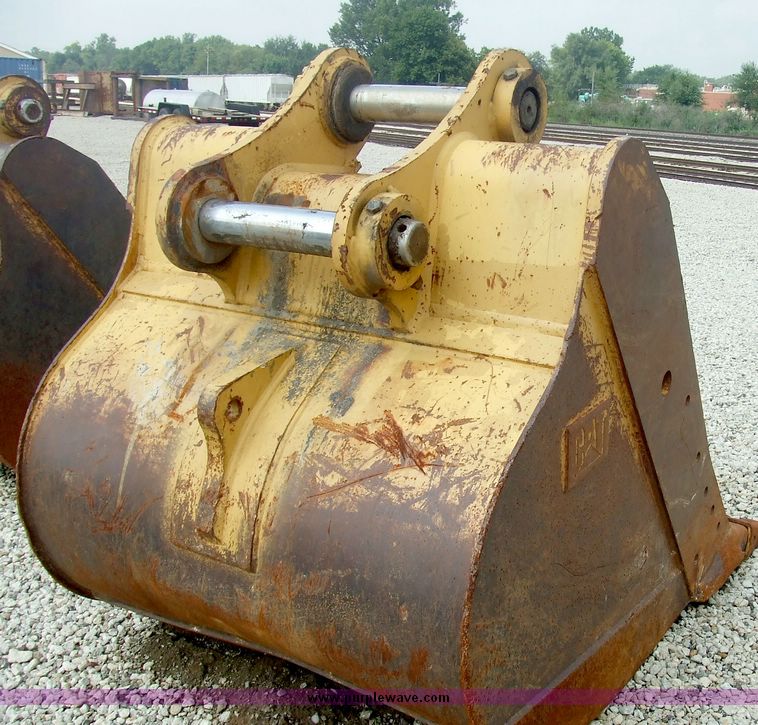 image for item 5982 Caterpillar 4' excavator bucket