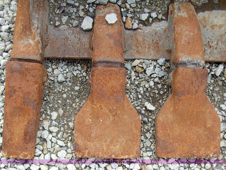 image for item 5982 Caterpillar 4' excavator bucket