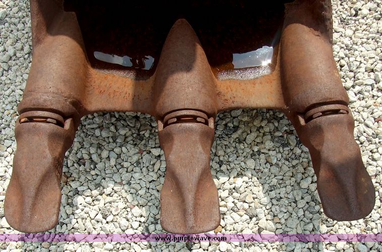 image for item 5985 Esco 30" excavator bucket