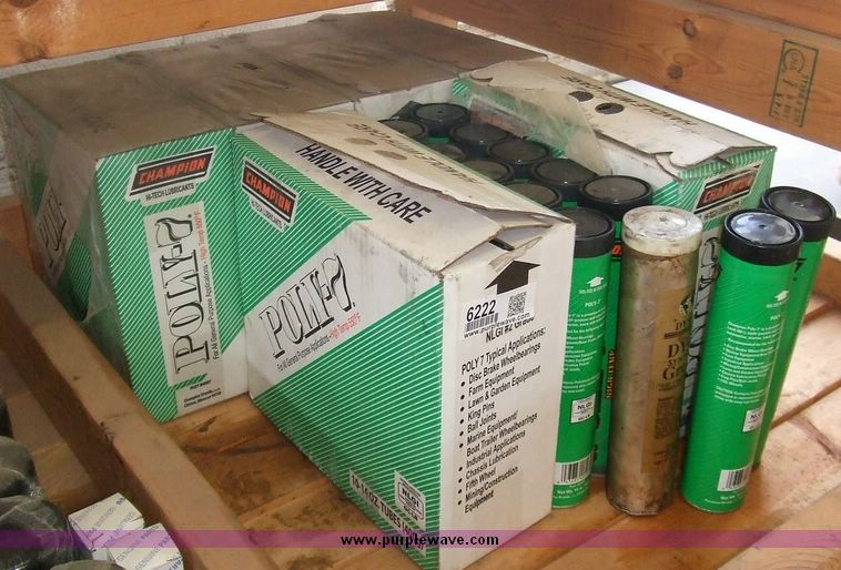 (7) cases of Poly 7 grease in Lawrence, KS Item 6222 sold Purple Wave