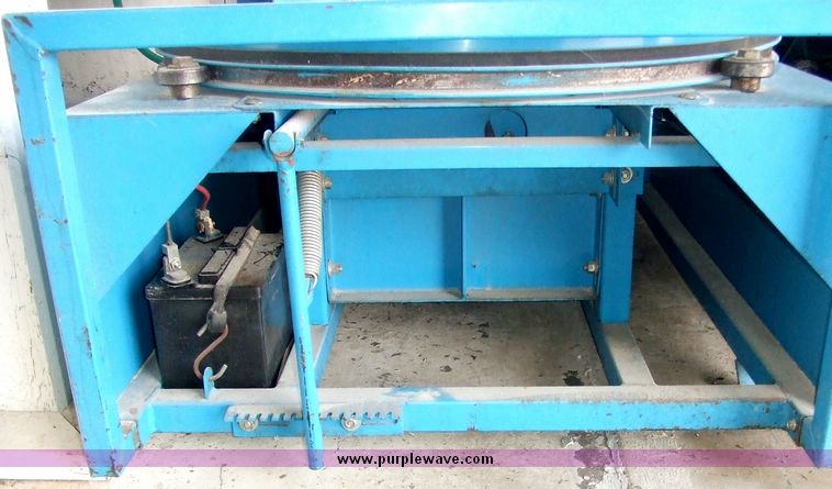 image for item 8044 Gossen Square Bale chopper