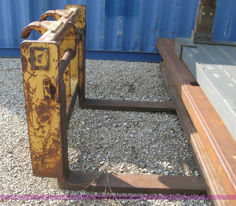 image for item 8096 Balderson horizontal pin coupler attachment