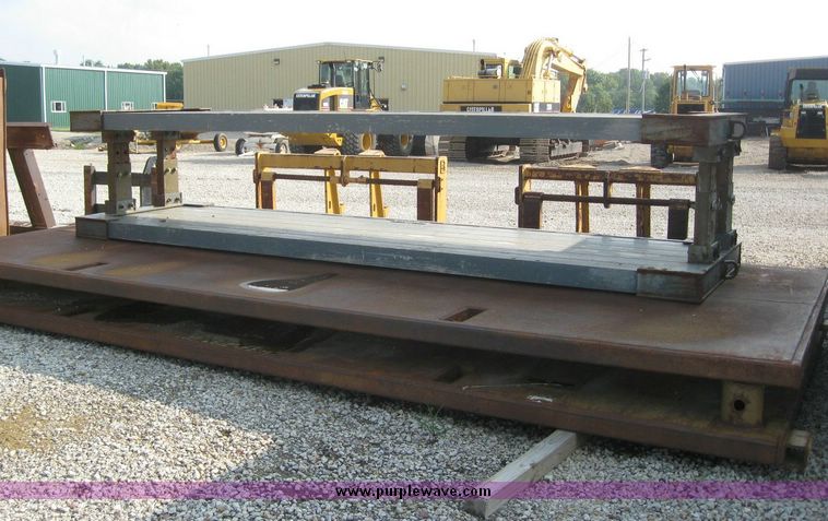 image for item 8099 Trench box