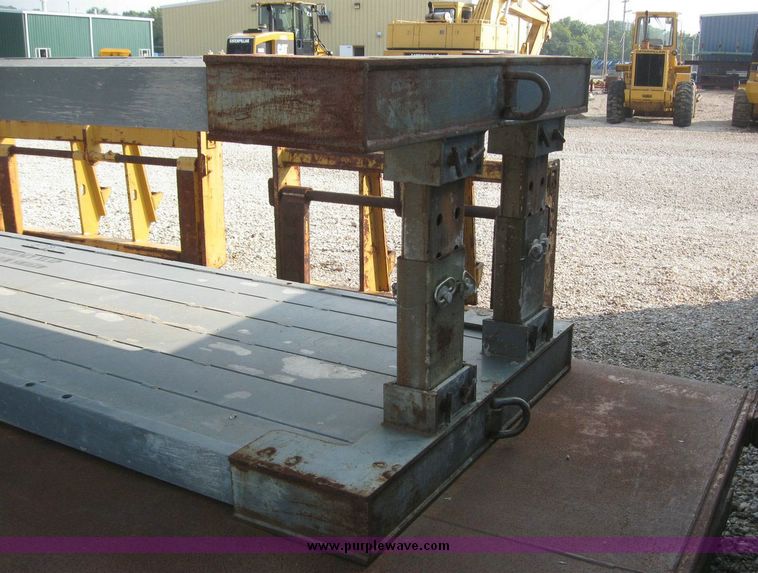 image for item 8099 Trench box