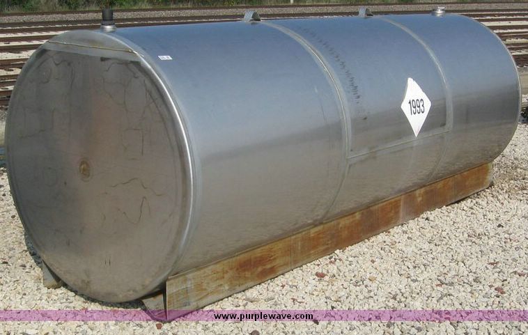 image for item 8104 Stainless steel liquid storage tank