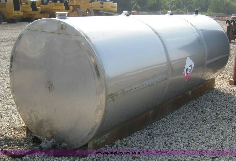 image for item 8104 Stainless steel liquid storage tank