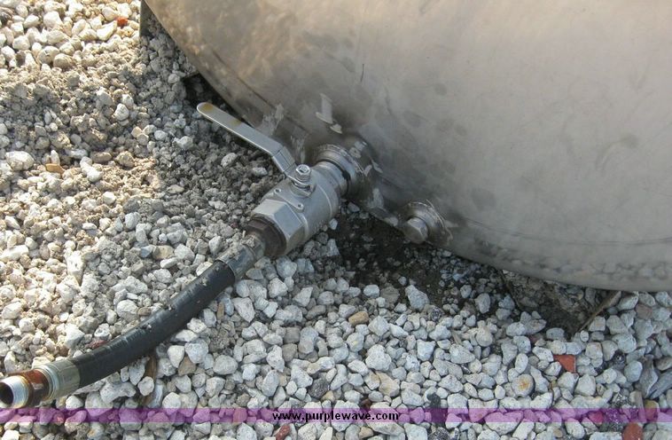 image for item 8104 Stainless steel liquid storage tank