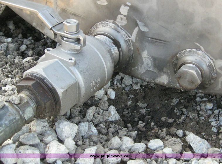 image for item 8104 Stainless steel liquid storage tank