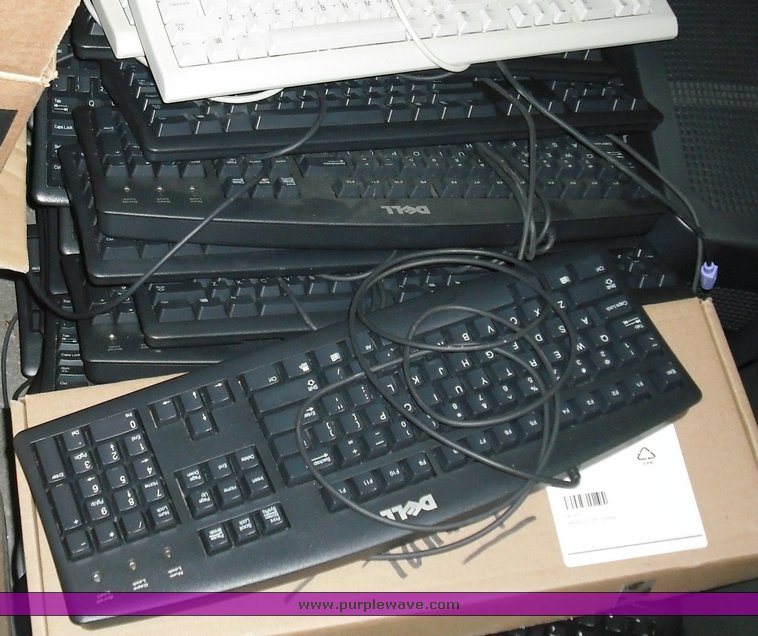 image for item 3861 Approximately 20 keyboards