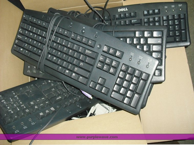 image for item 3861 Approximately 20 keyboards