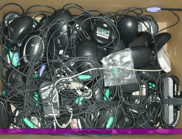 image for item 3861 Approximately 20 keyboards