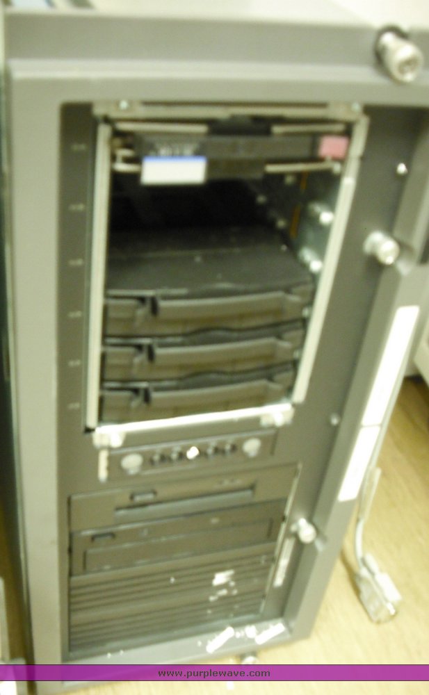 image for item 3891 Assorted servers