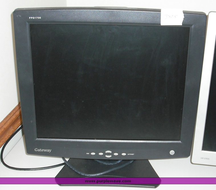 image for item 3905 (3) LCD monitors