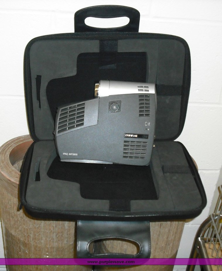 image for item 3926 Compaq micro portable projector