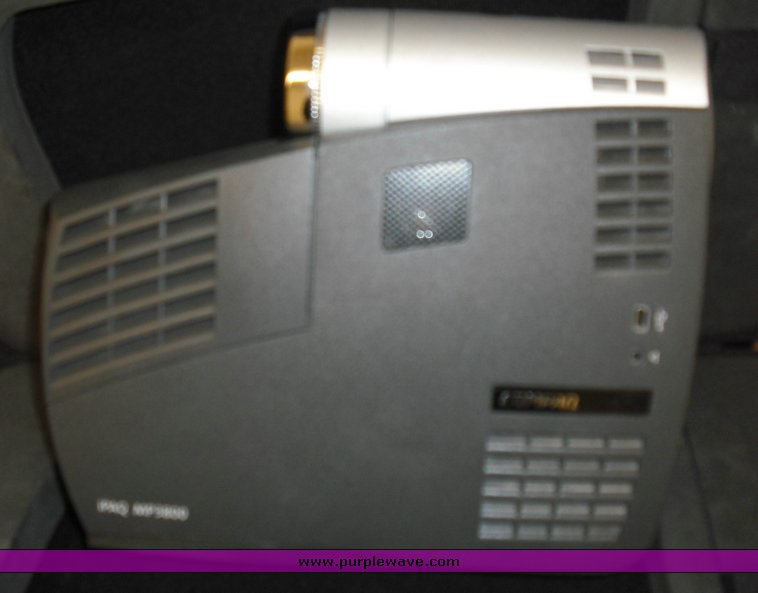 image for item 3926 Compaq micro portable projector