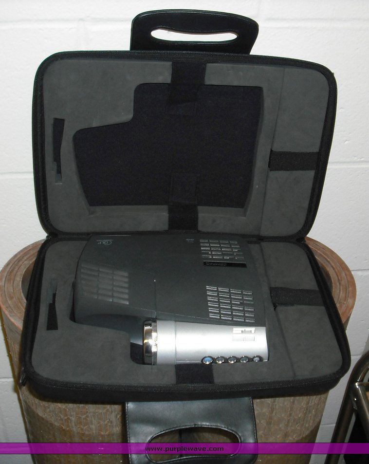 image for item 3927 Compaq micro portable projector