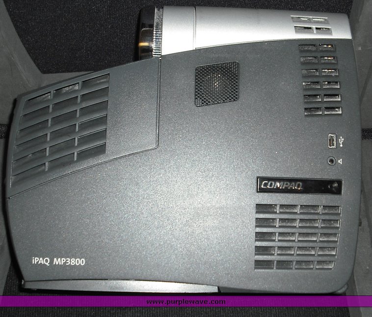 image for item 3927 Compaq micro portable projector