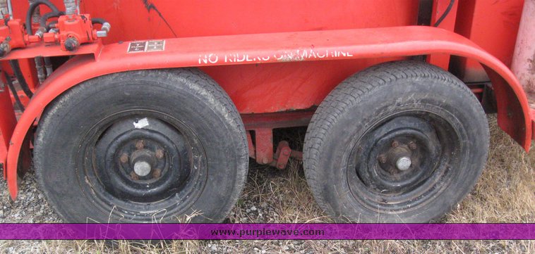 image for item 3905 1993 Craft EZ POUR 200 asphalt crack seal machine