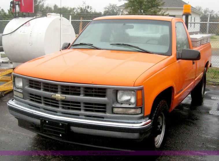 image for item 6385 1999 Chevrolet C2500 pickup truck
