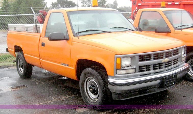 image for item 6385 1999 Chevrolet C2500 pickup truck
