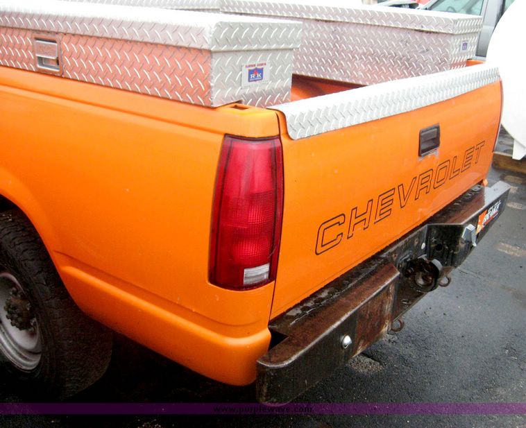 image for item 6385 1999 Chevrolet C2500 pickup truck