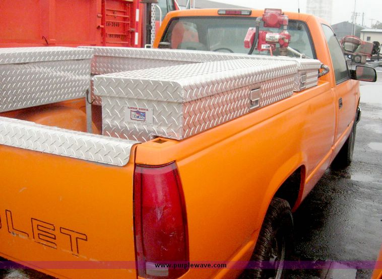 image for item 6386 1999 Chevrolet C2500 pickup truck