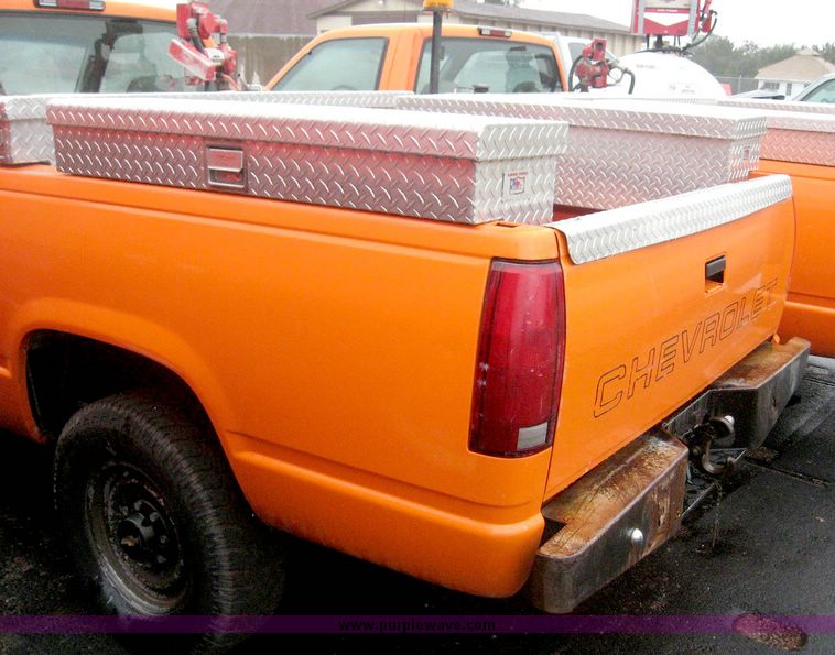 image for item 6386 1999 Chevrolet C2500 pickup truck