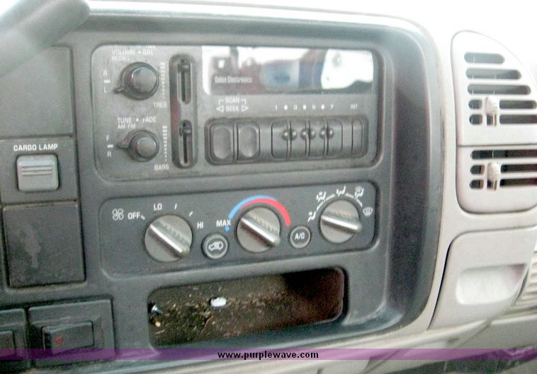 image for item 6386 1999 Chevrolet C2500 pickup truck