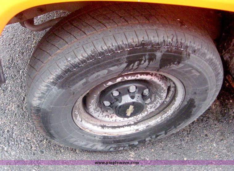 image for item 6386 1999 Chevrolet C2500 pickup truck