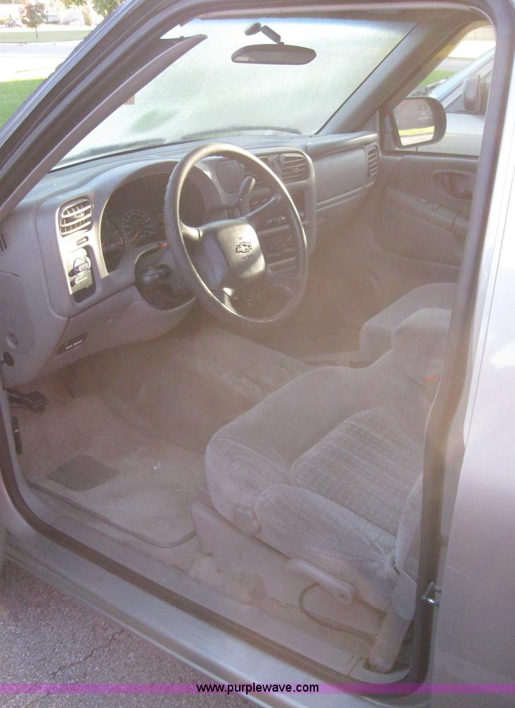 image for item 6531 2001 Chevrolet Blazer LS