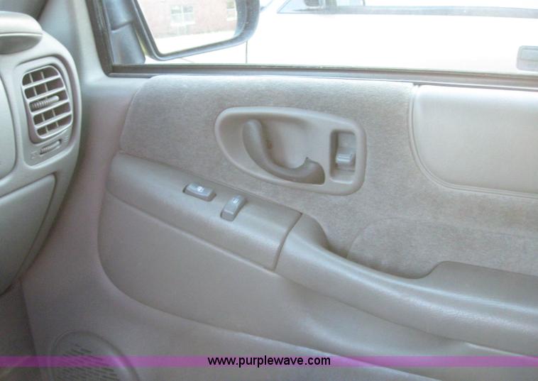 image for item 6531 2001 Chevrolet Blazer LS