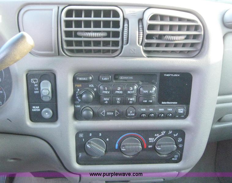 image for item 6531 2001 Chevrolet Blazer LS