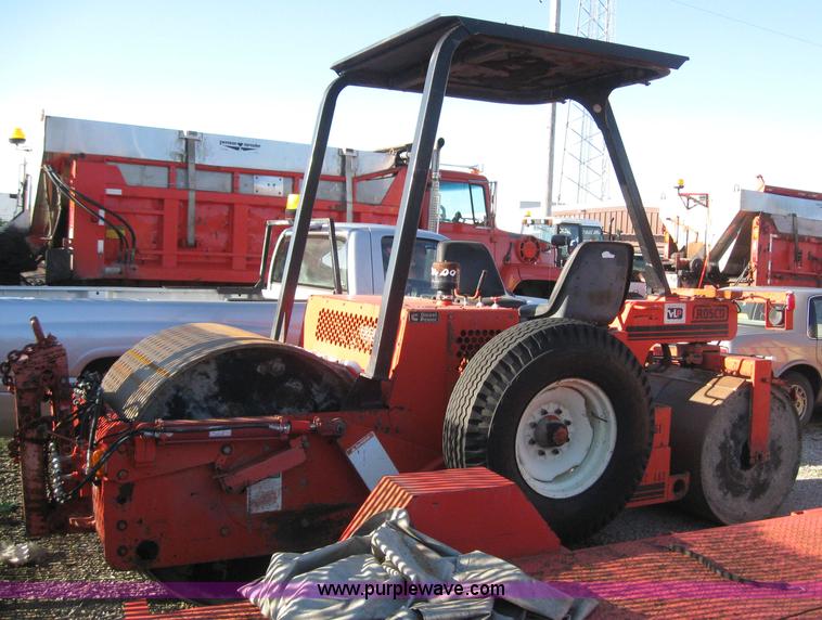 image for item 6540 1991 Rosco Compact 460 roller