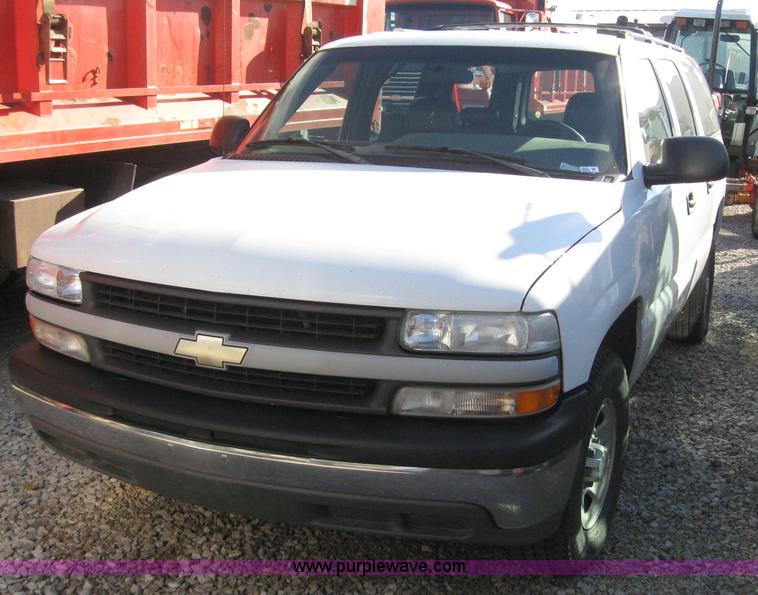 image for item 6545 2002 Chevrolet C1500 Suburban