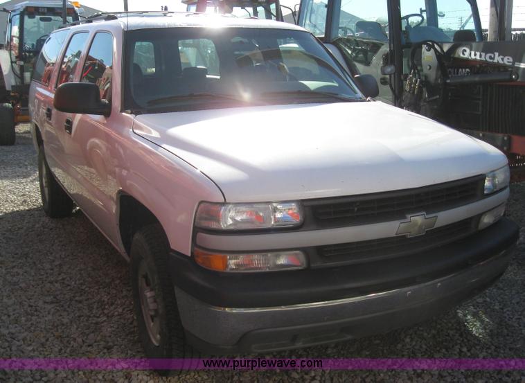 image for item 6545 2002 Chevrolet C1500 Suburban