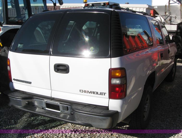 image for item 6545 2002 Chevrolet C1500 Suburban
