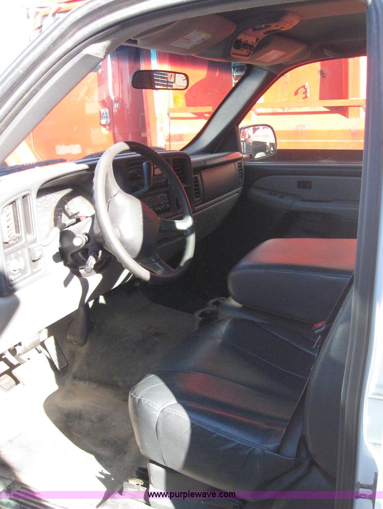 image for item 6545 2002 Chevrolet C1500 Suburban