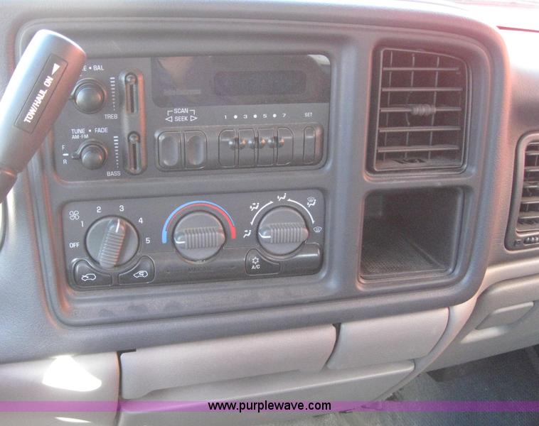 image for item 6545 2002 Chevrolet C1500 Suburban