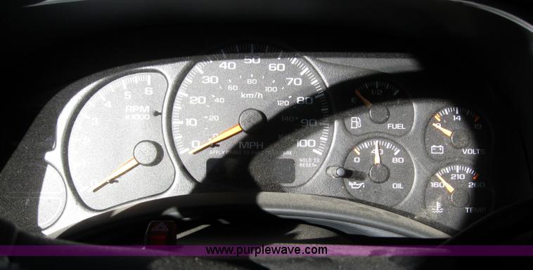 image for item 6545 2002 Chevrolet C1500 Suburban