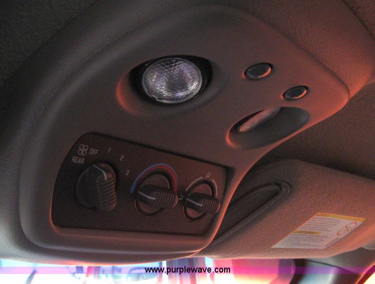 image for item 6545 2002 Chevrolet C1500 Suburban