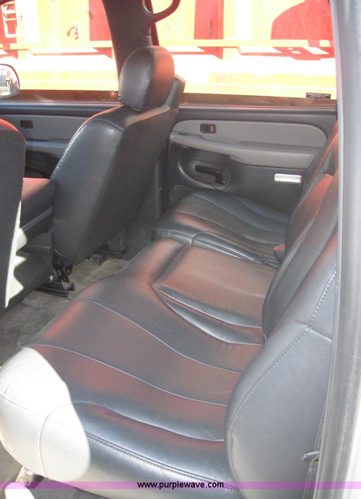 image for item 6545 2002 Chevrolet C1500 Suburban