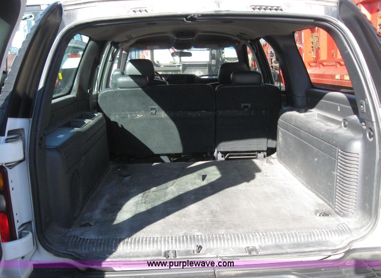 image for item 6545 2002 Chevrolet C1500 Suburban