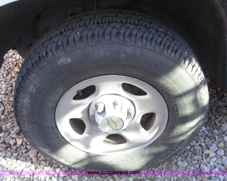 image for item 6545 2002 Chevrolet C1500 Suburban