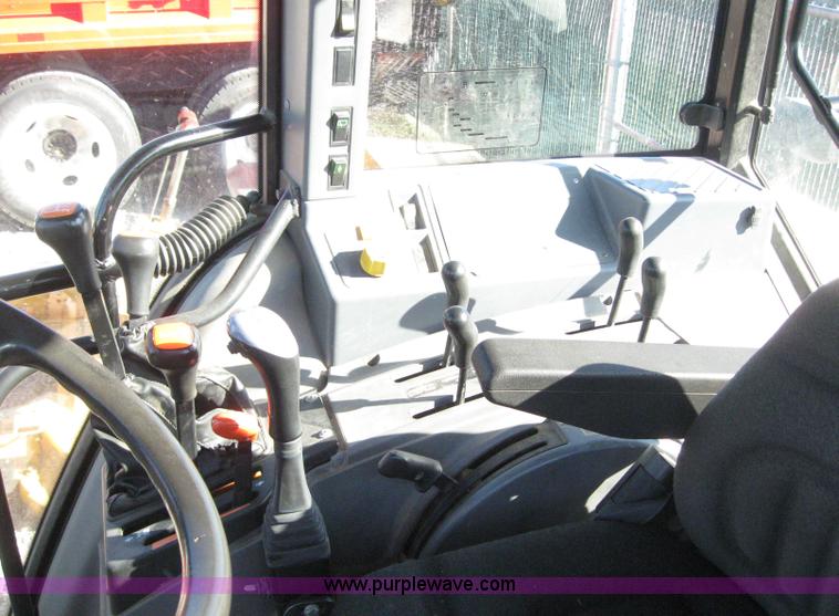 image for item 6547 1998 New Holland 6640SL wheel tractor