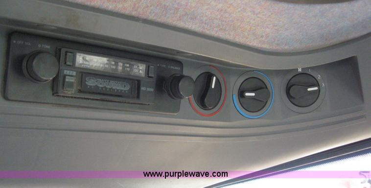 image for item 6547 1998 New Holland 6640SL wheel tractor