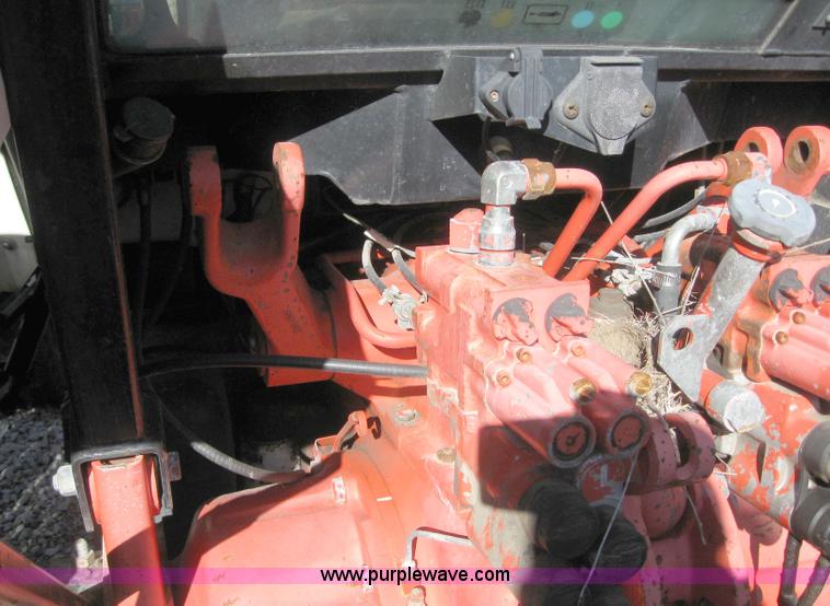 image for item 6548 1998 New Holland 5640SL wheel tractor