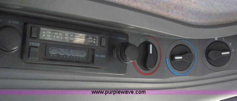 image for item 6548 1998 New Holland 5640SL wheel tractor