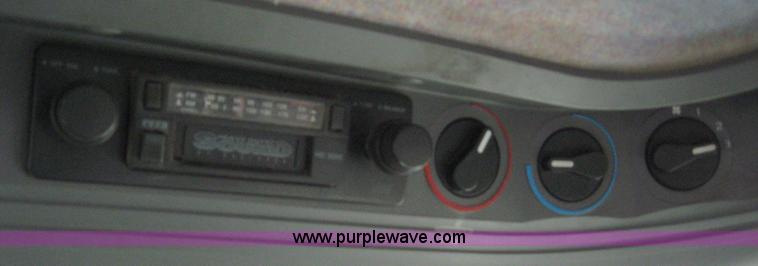 image for item 6549 1998 New Holland 6640SL wheel tractor