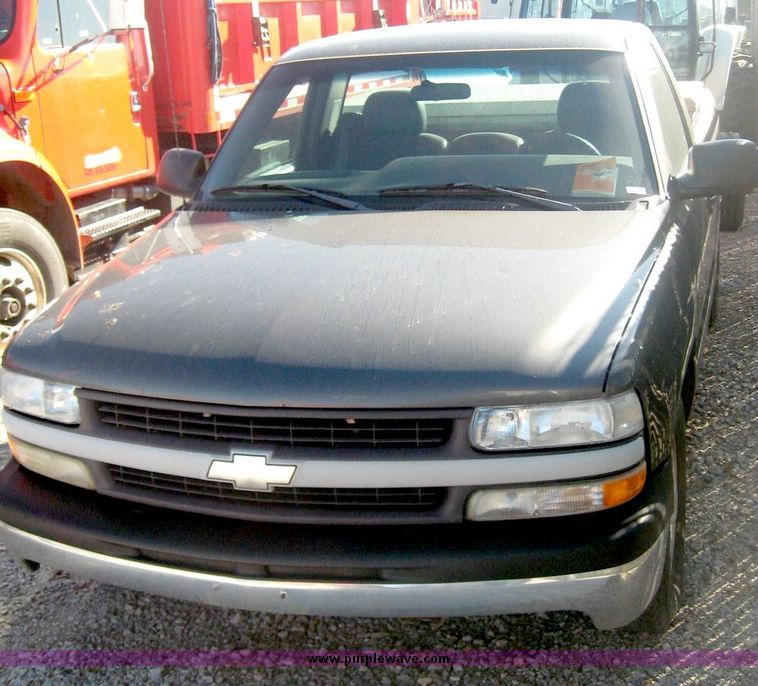 image for item 6551 2002 Chevrolet C1500 Silverado